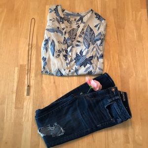 American Eagle Hi-Rise Distressed Jegging